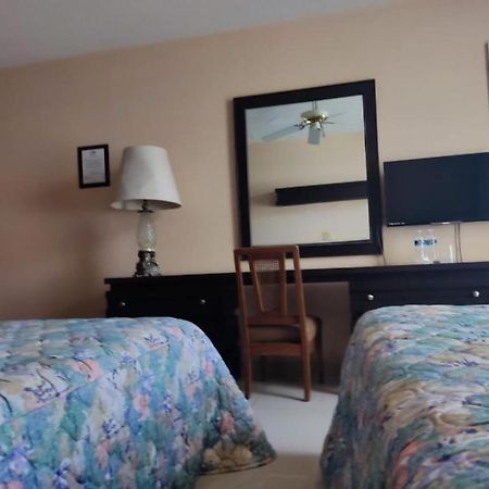 Hotel Mary Celaya Celaya  Ngoại thất bức ảnh