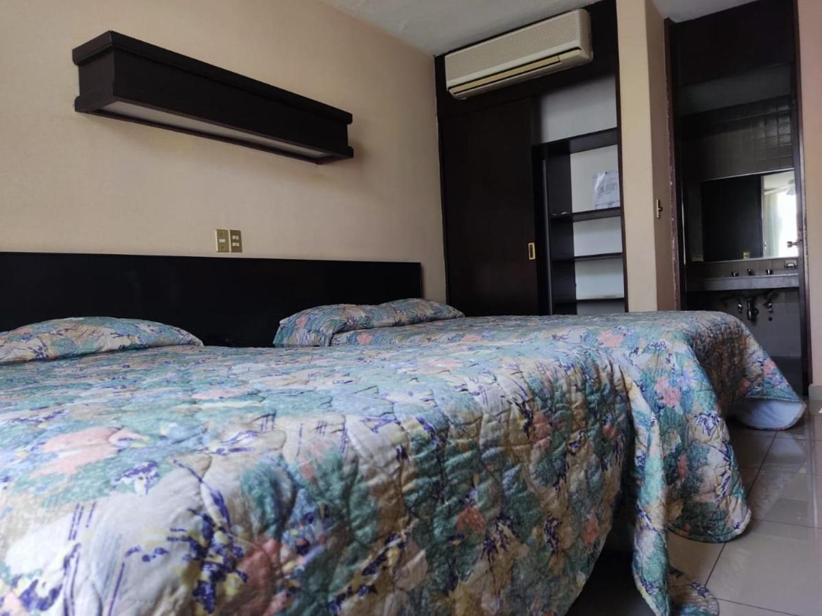 Hotel Mary Celaya Celaya  Ngoại thất bức ảnh