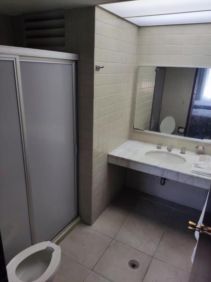 Hotel Mary Celaya Celaya  Ngoại thất bức ảnh